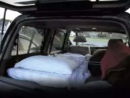 Czy w Polsce można spać w samochodzie? Przepisy, ograniczenia i praktyczne porady