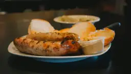 Kiełbasa biała cienka – dlaczego forma ma znaczenie dla smaku i przygotowania?