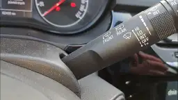 Jak włączyć wycieraczki w samochodzie – proste kroki i rozwiązania problemów