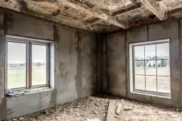 Czy można wstawić okno bez pozwolenia? Niezbędne przepisy budowlane i konsekwencje