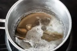 Jak skutecznie wyczyścić srebro octem - domowy sposób krok po kroku