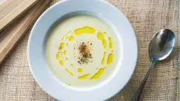 Jak zrobić zupę szparagową – prosta receptura, która zachwyci smakiem