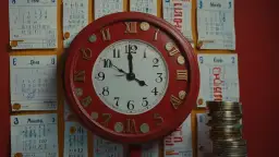 Jakie są konsekwencje opłacenia ZUS po terminie i jak ich uniknąć?