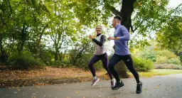 Jak się ubrać do biegania zimą, aby uniknąć zimna i dyskomfortu