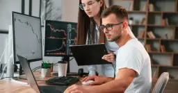 Makler: kim jest i jaką rolę pełni na rynku finansowym?