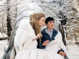 Produkcje, które umilą ci grudniowy czas: filmy i seriale na zimowe wieczory