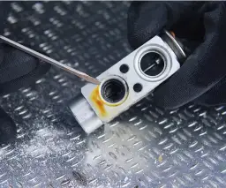 Jak sprawdzić zawór rozprężny klimatyzacji i uniknąć kosztownych napraw