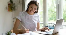 Jaki laptop edukacyjny wybrać, aby wspierał naukę dziecka?