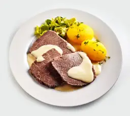 Idealne sosy do cielęciny, które podkreślą jej smak i aromat