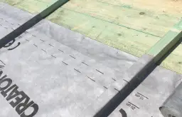 Deskowanie dachu: 5 powodów, dla których warto w nie zainwestować