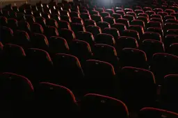 Wpływ filmów na kulturę: Czy "W głowie się nie mieści" uczy?