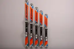 Najlepsze akcesoria na narty: jak wybrać i uniknąć błędów przy zakupie