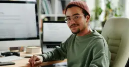 Jak napisać dobre CV, które przyciągnie uwagę rekruterów?