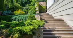 Wykorzystanie ekogroszku: PGG vs. PGE - Co lepsze w budownictwie?