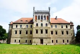 Pałac Mirów w Książu Wielkim: Historia i tajemnice renesansowej perły