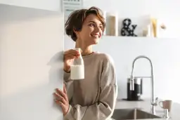 Ile kalorii ma mleko bez laktozy? Odkryj zaskakujące wartości!