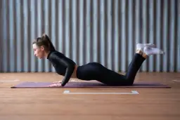 Czy są jakieś ćwiczenia na powiększenie biustu? Poznaj skuteczne metody!