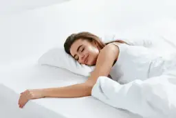 Jak dobrać poduszkę, aby uniknąć bólu szyi i cieszyć się snem