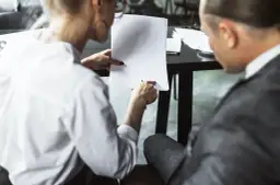 Planujesz udział w licytacji komorniczej? Sprawdź ten poradnik!