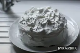 Jak pokroić tort bezowy bez uszkodzeń – proste triki i wskazówki