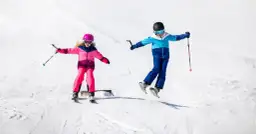 Najlepsza kurtka na narty dla dzieci – jak wybrać idealną?