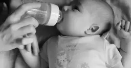 Wzdęcia u noworodka: 5 najczęstszych przyczyn i rozwiązań