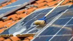 Jak myć panele fotowoltaiczne? Porady i wskazówki praktyczne