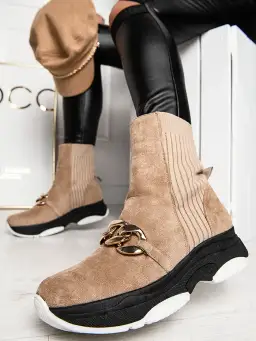 Czy beżowe buty naprawdę pasują do wszystkiego? Sprawdź ich uniwersalność i stylizacje