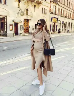 Stylowe ciąże: jak modnie i wygodnie ubrać się w każdej fazie