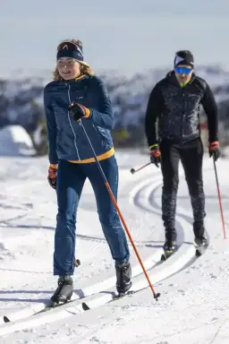 Jak dobrać idealny outfit na narty: 10 kluczowych wskazówek
