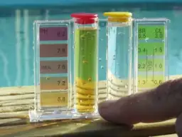 Jakie pH w basenie ogrodowym jest kluczowe dla zdrowia i komfortu?