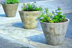 Jak zrobić dużą donicę betonową do ogrodu – prosty poradnik krok po kroku