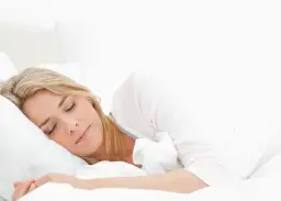 Soczewki miesięczne a spanie - poznaj zagrożenia zdrowotne dla Twoich oczu