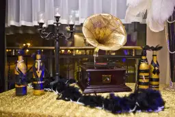 Impreza w stylu lat 20 dekoracje, które zachwycą Twoich gości