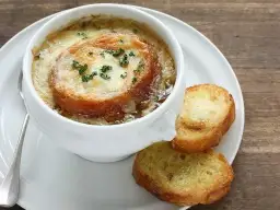 Recette facile de soupe à l'oignon au Thermomix pour un repas réconfortant