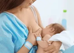 Jak karmić dziecko piersią po porodzie: najważniejsze wskazówki i techniki