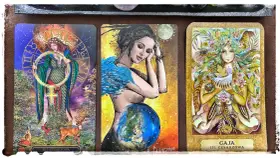 Tarot światła i cienia: opis kart Cesarzowa i Gaja. Wizerunki kobiet, symbolika natury i kosmosu.
