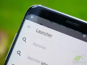 Schermata di un telefono con la parola "Launcher" in evidenza, suggerendo la ricerca di un nuovo launcher di sistema.