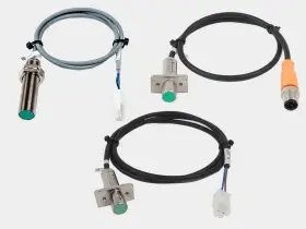 Tres sensores de proximidad con cables y conectores, parte de un esquema detector de presencia.