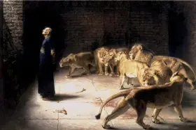 Daniel 7: Ein Mann in dunklem Gewand blickt hoffnungsvoll zum Himmel, umgeben von Löwen in einer steinernen Kammer.