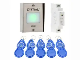 Zestaw do domofonu Cyfral z brelokami RFID i zasilaczem. Dowiedz się, jak zmienic kod do domofonu, by zwiększyć bezpieczeństwo.