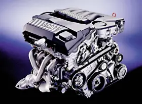 Silnik BMW M52, potężna jednostka napędowa z charakterystycznym logo BMW.