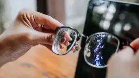 Okulary poprawiają wzrok? Prawda vs. mity co mówią specjaliści