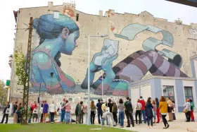 Atrakcje w Łodzi: Odkryj pofabryczne imperia, murale i filmowe sekrety