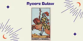Rycerz Buław na karcie tarota, w zbroi, galopuje na koniu, niosąc buławę.