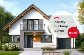 Nowoczesny, mały tani dom z garażem i balkonem. Obok krzewy hortensji i drzewa. Tekst: "Koszty budowy domu 150 m²".