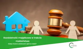 Symboliczne przedstawienie rozdzielności majątkowej: dom, monety, para figur i młotek sędziowski.