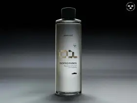 En flaska med isopropanol från OKQ8, perfekt för att avfetta bilen efter polering. Tillverkad i Sverige.