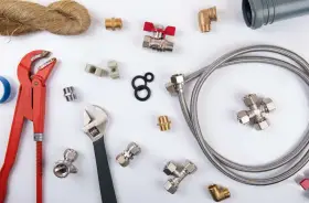 Narzędzia hydrauliczne, pakuły, teflon do gazu, zawory i złączki do montażu instalacji wodnej lub gazowej.
