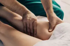 Drenaż limfatyczny nóg w domu: jak wykonać bezpiecznie i skutecznie?